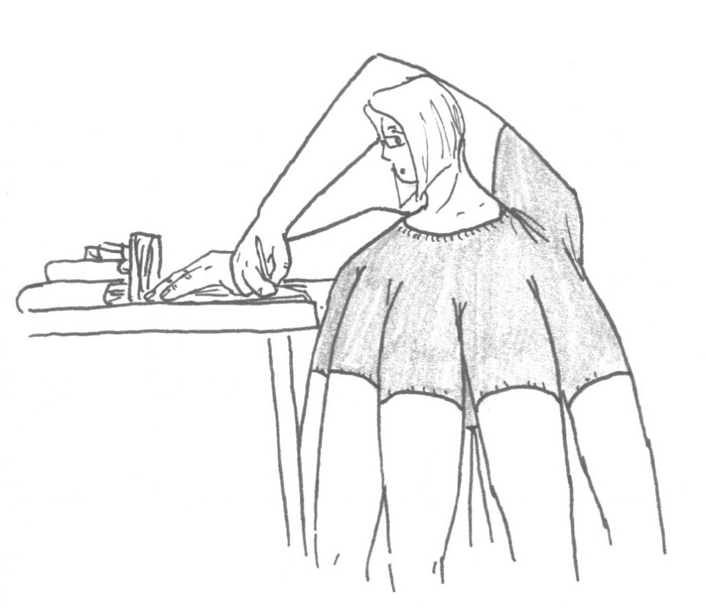 Me dieron fecha para mi tesis a finales de verano, asi que tuve que empezar a trabajar muy en serio y muy duro. Poco a poco la gente de la universidad se fue acostumbrando a mi, si bien es cierto que nadie me dirigia la palabra. No me sentaba mal, aunque me sentia un poco sola. Iva todos los dias a la biblioteca, pues tenia muchisimas cosas que consultar. En estas visitas fue donde aprendi realmente a usar todas mis piernas. Era un verdadero expectaculo. Lo cierto es que me liaba con frecuencia, tiraba los libros al suelo, los apuntes, aveces hasta me caia yo al suelo. Todos los de la biblioteca se quedaban bastante sorprendidos, no solo por mi fisico, si no por ver como trataba en vano de usar todas las piernas posibles. Al final, para ser mas practicos, decidi usar solo las que necesitara para no liarme. Asi ahorraba tiempo, que me venia muy justo. La mayoria de las veces usaba dos, tres o cuatro piernas como mucho, con lo que me quedaban 6 para sostenerme (mas que de sobra, verdad?).
